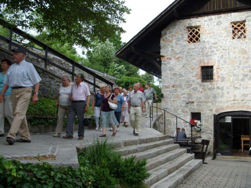 Prihod na Trubarjevo domačijo v Rašci